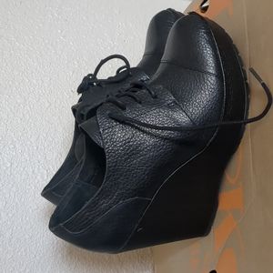 Brand new Korks Janelle wedge booties